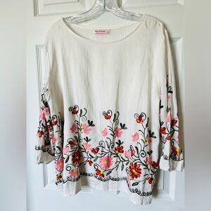 NWOT Hannah White Floral Embroidered Top - White and Pink